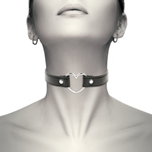 Coquette Chic Desire Vegan Leather Necklace Woman Heart Accessory